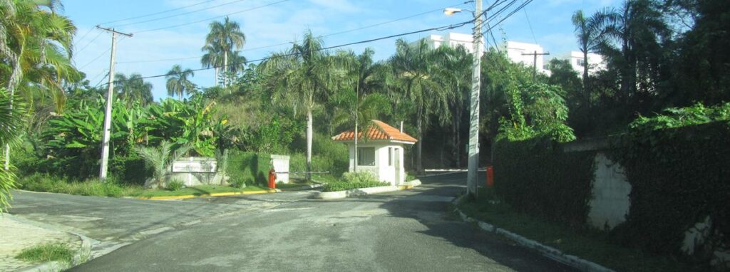 Solar ubicado en el sector Quintas de Cuesta Hermosa, Distrito Nacional.