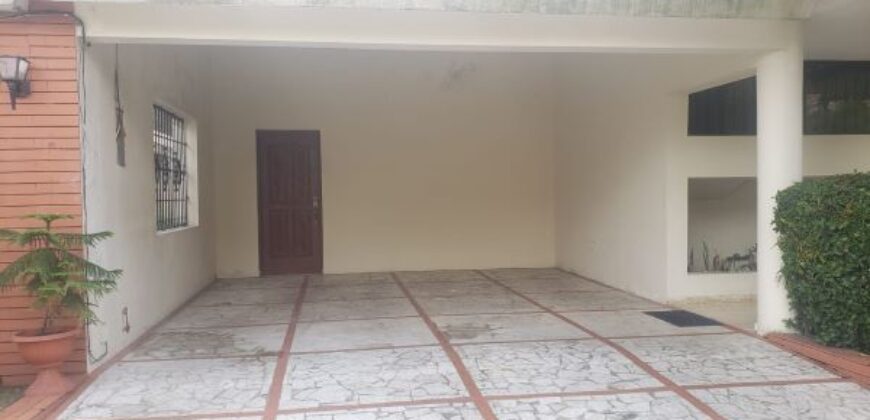 Casa en venta en Colinas de los Rios